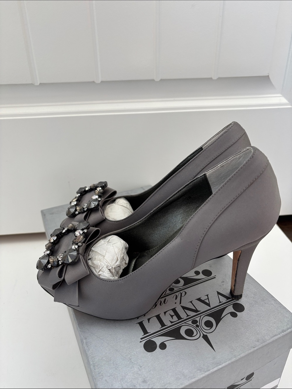 Vaneli Di Notte Pewter Satin Pumps Heels Rhinestone Evening Formal Women Size 7 - Picture 5 of 12
